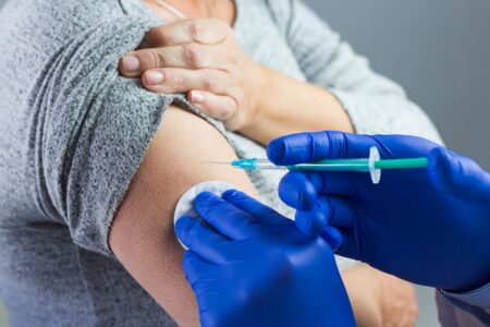 Вакцина для подростков поступит в Нижегородскую область в конце января