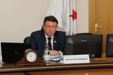 Зарплату Лавричева поделили между помощниками депутатов