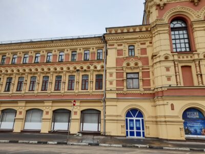 Здание Нижегородской ярмарки начало обрушаться после ремонта