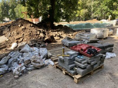 Недоделанные дорожки, грязь и строительный мусор: подрядчик сорвал срок благоустройства парка Кулибина