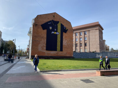 ФК “Пари НН” загородил рекламой фасады двух ОКН в Нижнем Новгороде