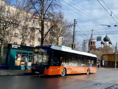 Электробус “Минин” вернули в депо на эвакуаторе