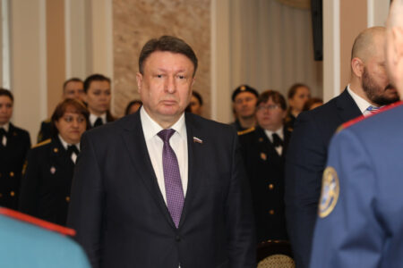 СМИ: председателя гордумы Олега Лавричева задержали