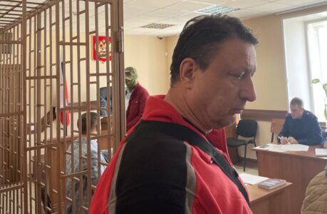 Олега Лавричева арестовали по делу о растрате 22 млн рублей: репортаж из зала суда