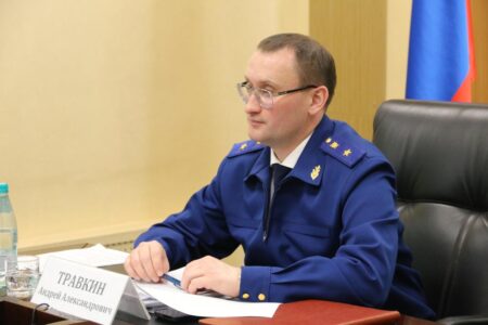 Семь человек на одно время: бизнесмен не смог попасть на прием к прокурору Андрею Травкину
