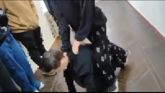 Подросток, избивший одноклассника в нижегородской школе, извинился на видео